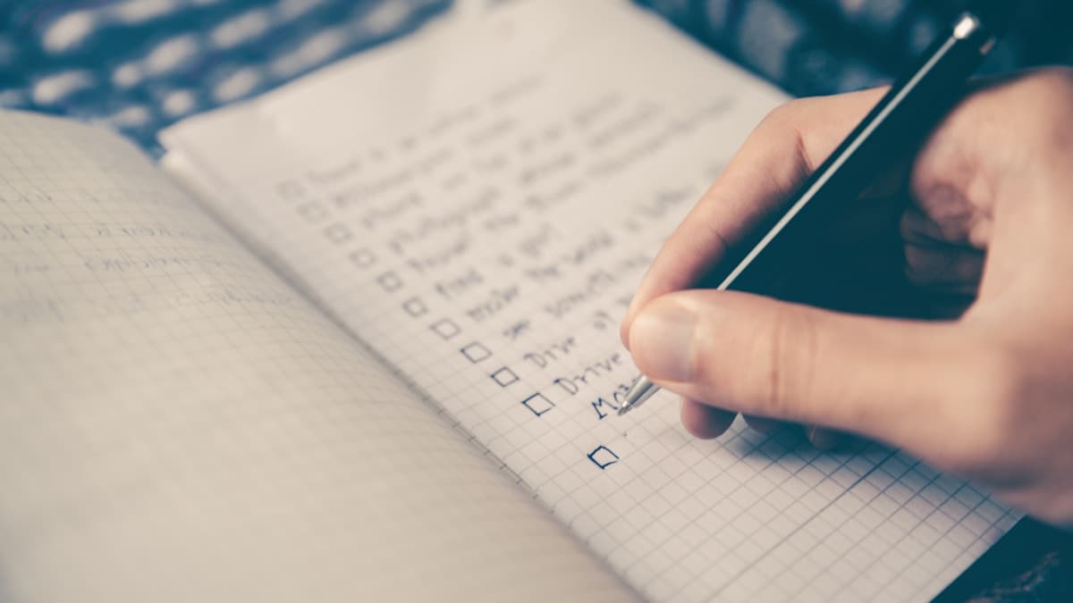 Photo d'une checklist manuscrite, utilisée pour illustrer une grille d'évaluation commune et comparable.